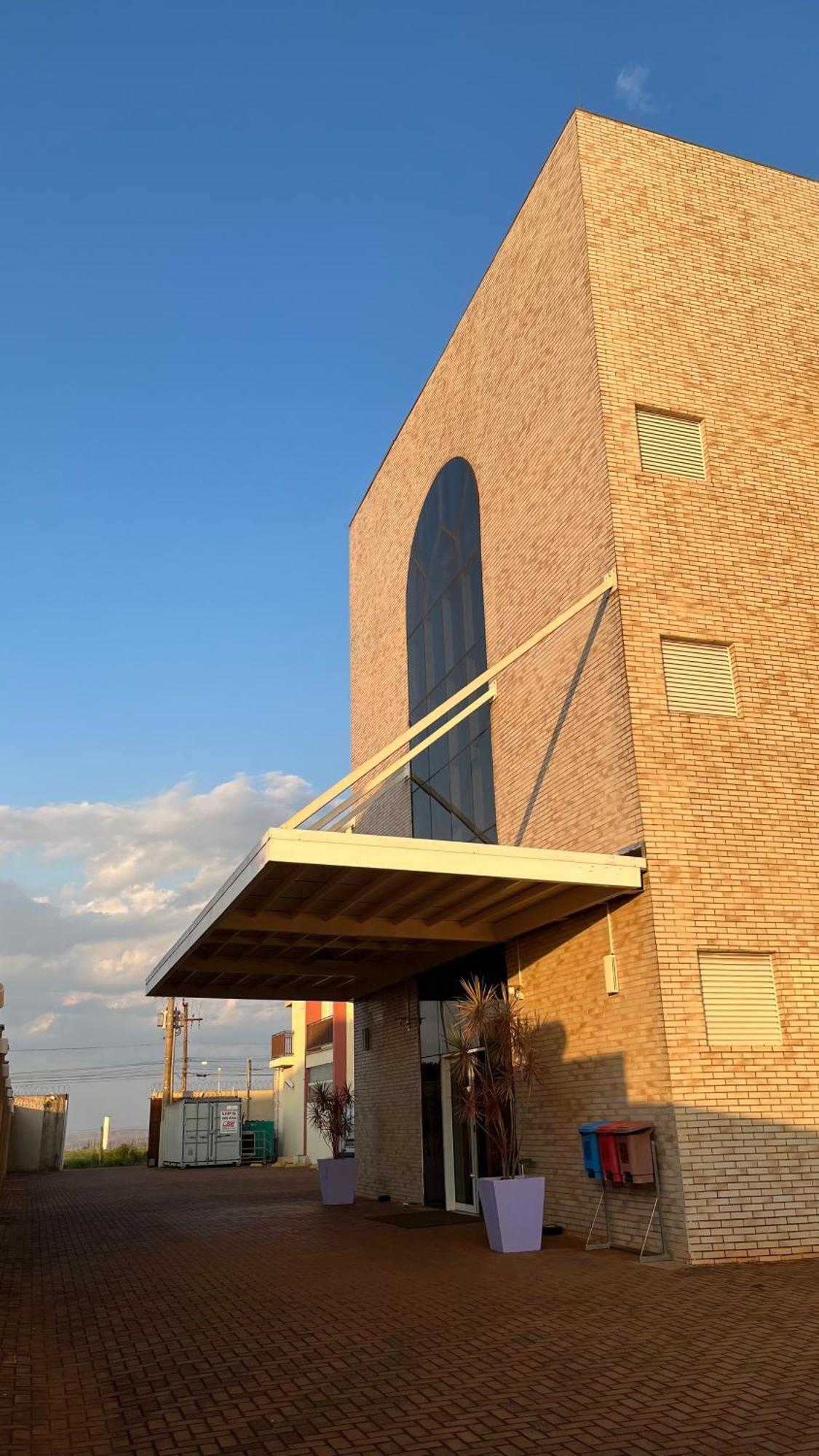Onix Inn Hotel Cravinhos Exterior photo
